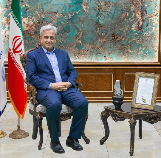 مؤسس و رِِئیس هیئت عامل گروه صنعتی پارس ساختار: کافی است باور کنیم که می توانیم