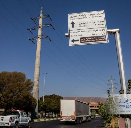 گزارش تصویری از خط ۱۳۲ کیلوولت دو مداره در شهر جلفا منطقه آزاد ارس با دکل های تک پایه خود ایستای بتنی پارس ساختار