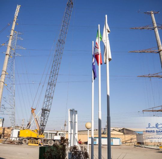 گزارش تصویری از برگزاری موفق تایپ تست برج PT4-60 تک پایه خود ایستای بتنی مربوط به پروژه خط دو و چهار مداره ۴۰۰/۶۳ کیلوولت نیروگاه شهید منتظری به پست امیرکبیر اصفهان در محل سایت آزمایشگاه سازه‌های انتقال نیرو پارس ساختار /سری دوم