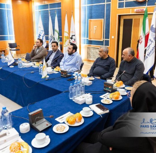 گزارش تصویری از مراسم اهدای جوایز نفرات برتر دومین دوره مسابقات ورزشی کارکنان گروه صنعتی پارس ساختار با حضور دکتر نواده اباذر مدیر ارشد اجرایی گروه صنعتی پارس ساختار /سری اول