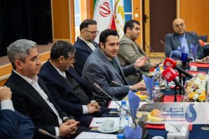 گزارش تصویری//نشست مشترک انجمن فولاد آذربایجان و بانک شهر با حضور دکتر نواده اباذر مدیر ارشد اجرایی گروه صنعتی پارس ساختار و رئیس انجمن فولاد آذربایجان ، دکتر عطاران رییس هیئت مدیره بانک شهر در سالن آمفی تئاتر هتل گسترش تبریز