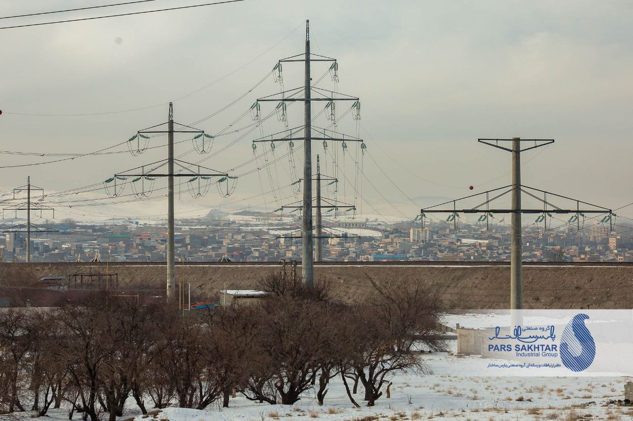 سری دوم گزارش تصویری در یک روز برفی از پروژه ماندگار « ۲۳۰ و ۱۳۲ کیلوولت پست والی تبریز به سردرود»  با استفاده از دکل های تک پایه خود ایستای بتنی پارس ساختار    💎پارس ساختار نماد تلاش و ایستایی