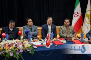 گزارش تصویری//نشست مشترک انجمن فولاد آذربایجان و بانک شهر با حضور دکتر نواده اباذر مدیر ارشد اجرایی گروه صنعتی پارس ساختار و رئیس انجمن فولاد آذربایجان ، دکتر عطاران رییس هیئت مدیره بانک شهر در سالن آمفی تئاتر هتل گسترش تبریز