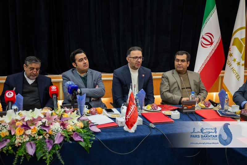 گزارش تصویری//نشست مشترک انجمن فولاد آذربایجان و بانک شهر با حضور دکتر نواده اباذر مدیر ارشد اجرایی گروه صنعتی پارس ساختار و رئیس انجمن فولاد آذربایجان ، دکتر عطاران رییس هیئت مدیره بانک شهر در سالن آمفی تئاتر هتل گسترش تبریز