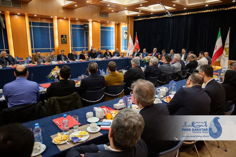 گزارش تصویری//نشست مشترک انجمن فولاد آذربایجان و بانک شهر با حضور دکتر نواده اباذر مدیر ارشد اجرایی گروه صنعتی پارس ساختار و رئیس انجمن فولاد آذربایجان ، دکتر عطاران رییس هیئت مدیره بانک شهر در سالن آمفی تئاتر هتل گسترش تبریز