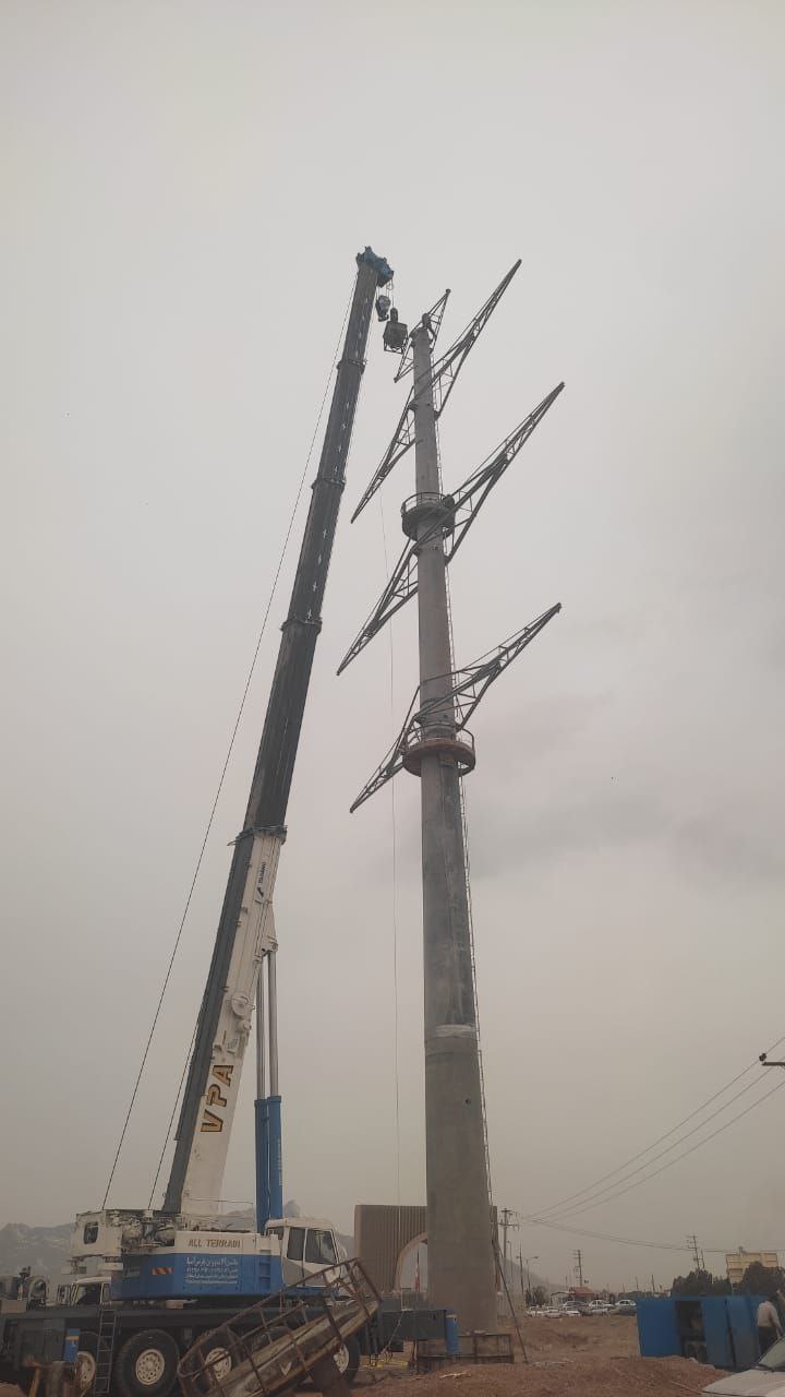 گزارش تصویری از ادامه عمليات احداث پروژه “خط دو و چهار مداره ۴۰۰/۶۳ کیلوولت نیروگاه شهید منتظری به پست امیرکبیر اصفهان ” به همت همکاران متخصص و تلاشگر شرکت پارس ساختار   💎پارس ساختار نماد تلاش و پویایی