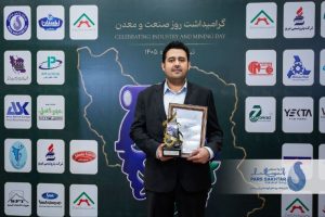 از نوآوری در صنعت برق تا توسعه زنجیره فولاد؛  تقدیر جامعه صنعت از مهندس اباذر  مهندس اباذر، رئیس هیئت عامل گروه صنعتی پارس ساختار، به پاس سال‌ها فعالیت، نوآوری و نقش‌آفرینی در صنعت، به عنوان پیشکسوت برگزیده صنعت آذربایجان شرقی معرفی و تجلیل شد.