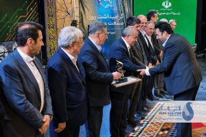 از نوآوری در صنعت برق تا توسعه زنجیره فولاد؛  تقدیر جامعه صنعت از مهندس اباذر  مهندس اباذر، رئیس هیئت عامل گروه صنعتی پارس ساختار، به پاس سال‌ها فعالیت، نوآوری و نقش‌آفرینی در صنعت، به عنوان پیشکسوت برگزیده صنعت آذربایجان شرقی معرفی و تجلیل شد.