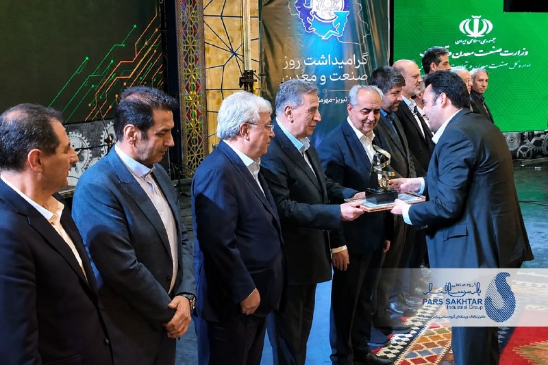 از نوآوری در صنعت برق تا توسعه زنجیره فولاد؛  تقدیر جامعه صنعت از مهندس اباذر  مهندس اباذر، رئیس هیئت عامل گروه صنعتی پارس ساختار، به پاس سال‌ها فعالیت، نوآوری و نقش‌آفرینی در صنعت، به عنوان پیشکسوت برگزیده صنعت آذربایجان شرقی معرفی و تجلیل شد.