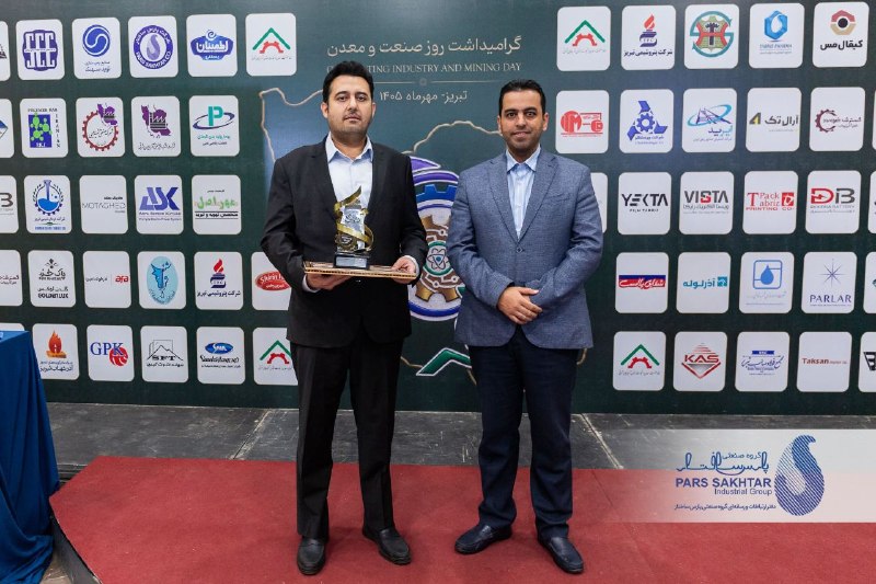 از نوآوری در صنعت برق تا توسعه زنجیره فولاد؛  تقدیر جامعه صنعت از مهندس اباذر  مهندس اباذر، رئیس هیئت عامل گروه صنعتی پارس ساختار، به پاس سال‌ها فعالیت، نوآوری و نقش‌آفرینی در صنعت، به عنوان پیشکسوت برگزیده صنعت آذربایجان شرقی معرفی و تجلیل شد.